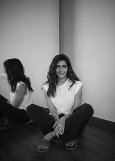 Karishma Tanna feet photo 4