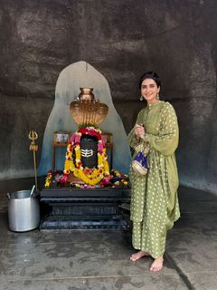 Karishma Tanna feet photo 14