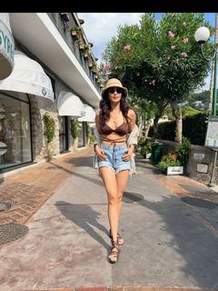 Karishma Tanna feet photo 11
