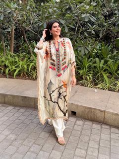 Karishma Tanna feet photo 20