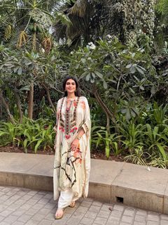 Karishma Tanna feet photo 19