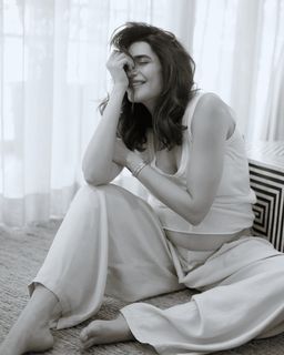 Karishma Tanna feet photo 12
