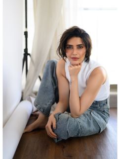 Karishma Tanna feet photo 16