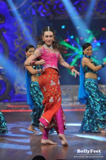 Karisma Kapoor feet photo thumbnail