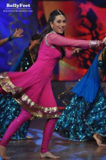Karisma Kapoor feet photo thumbnail