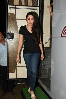 Karisma Kapoor feet photo thumbnail