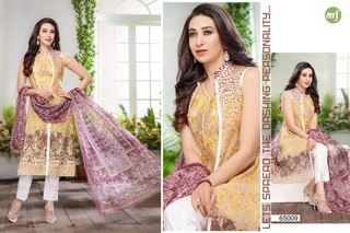 Karisma Kapoor feet photo thumbnail