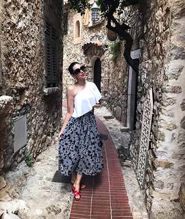 Karisma Kapoor feet photo thumbnail
