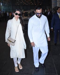 Karisma Kapoor feet photo thumbnail