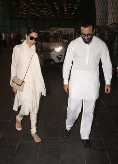 Karisma Kapoor feet photo thumbnail
