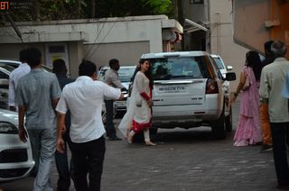 Karisma Kapoor feet photo thumbnail