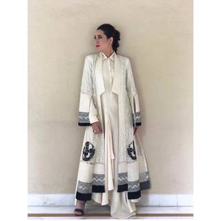 Karisma Kapoor feet photo thumbnail