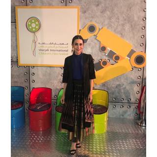 Karisma Kapoor feet photo thumbnail