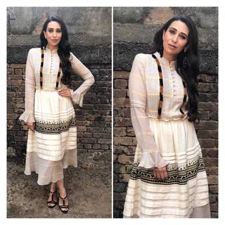Karisma Kapoor feet photo thumbnail