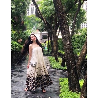 Karisma Kapoor feet photo thumbnail