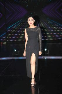 Karisma Kapoor feet photo thumbnail