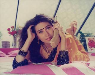 Karisma Kapoor feet photo thumbnail
