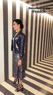 Karisma Kapoor feet photo thumbnail