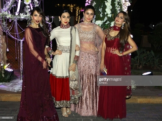 Karisma Kapoor feet photo thumbnail
