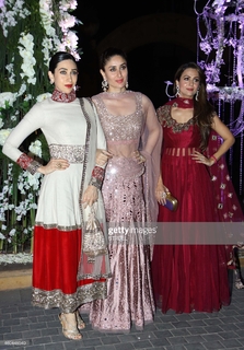 Karisma Kapoor feet photo thumbnail