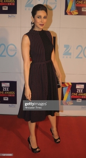 Karisma Kapoor feet photo thumbnail