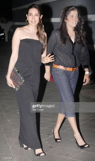 Karisma Kapoor feet photo thumbnail