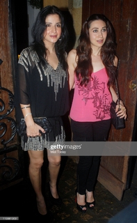 Karisma Kapoor feet photo thumbnail
