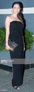 Karisma Kapoor feet photo thumbnail