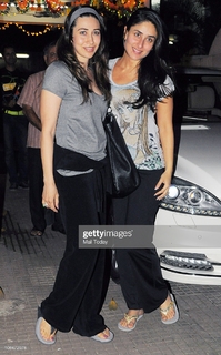 Karisma Kapoor feet photo thumbnail