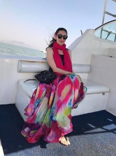 Karisma Kapoor feet photo thumbnail