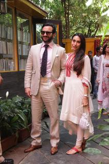 Karisma Kapoor feet photo thumbnail