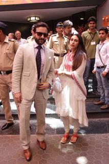 Karisma Kapoor feet photo thumbnail