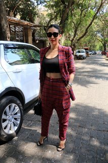 Karisma Kapoor feet photo thumbnail