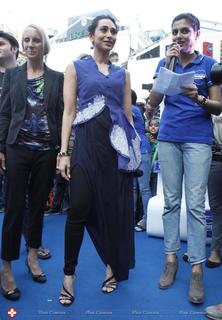 Karisma Kapoor feet photo thumbnail