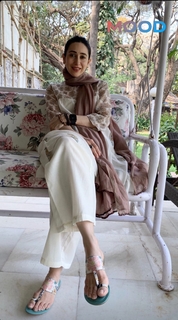 Karisma Kapoor feet photo thumbnail