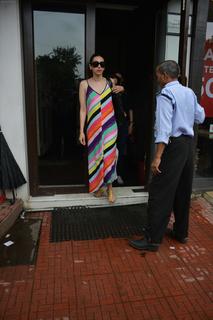Karisma Kapoor feet photo thumbnail