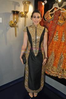 Karisma Kapoor feet photo thumbnail