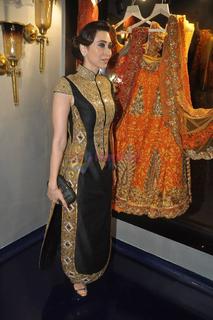 Karisma Kapoor feet photo thumbnail