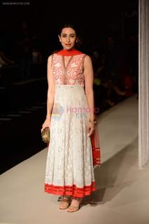 Karisma Kapoor feet photo thumbnail