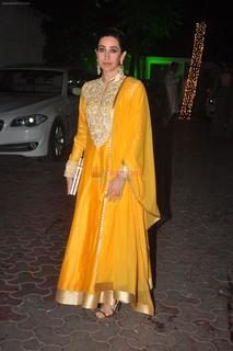 Karisma Kapoor feet photo thumbnail