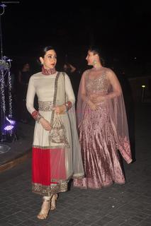 Karisma Kapoor feet photo thumbnail