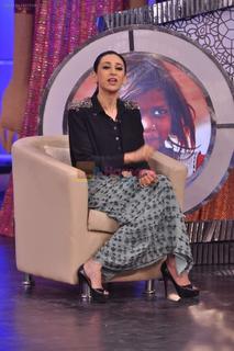 Karisma Kapoor feet photo thumbnail