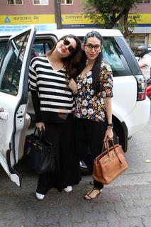 Karisma Kapoor feet photo thumbnail