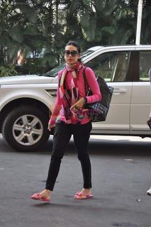 Karisma Kapoor feet photo thumbnail