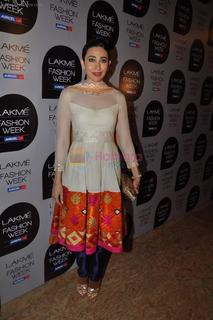 Karisma Kapoor feet photo thumbnail