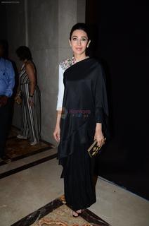 Karisma Kapoor feet photo thumbnail