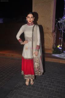 Karisma Kapoor feet photo thumbnail