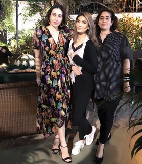 Karisma Kapoor feet photo thumbnail