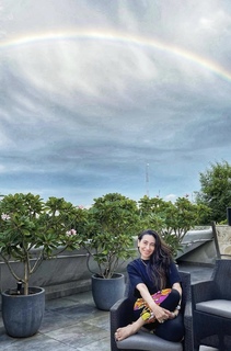 Karisma Kapoor feet photo thumbnail