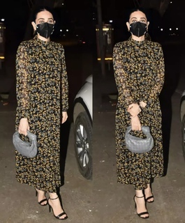 Karisma Kapoor feet photo thumbnail